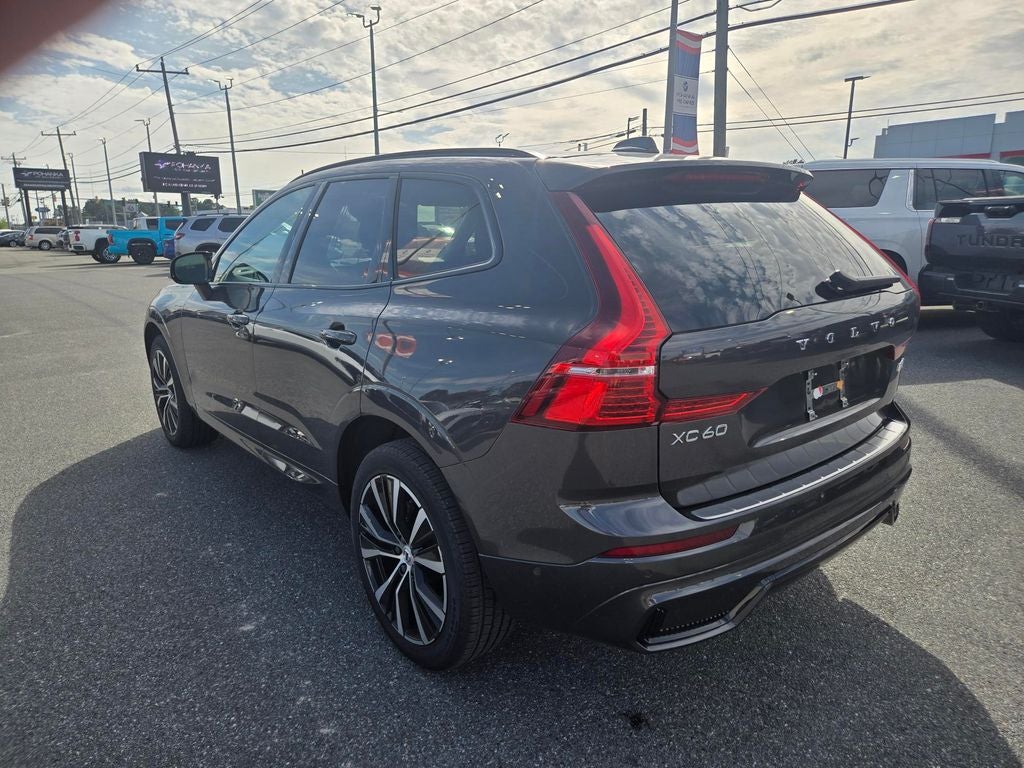 2023 Volvo XC60 B5 Plus Dark Theme
