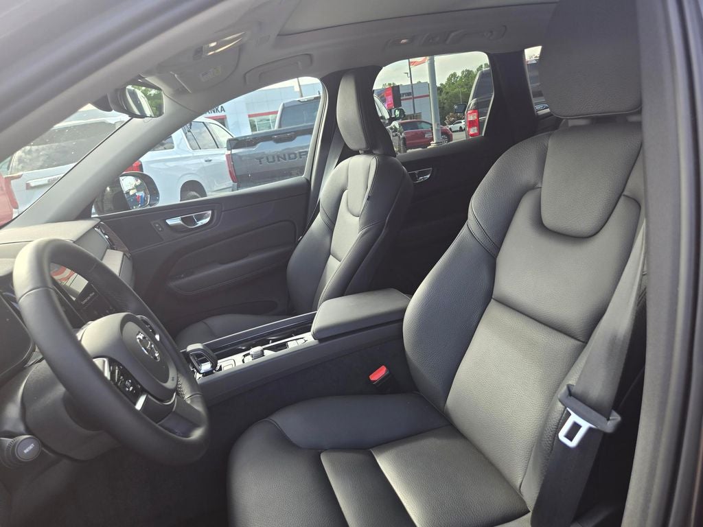 2023 Volvo XC60 B5 Plus Dark Theme