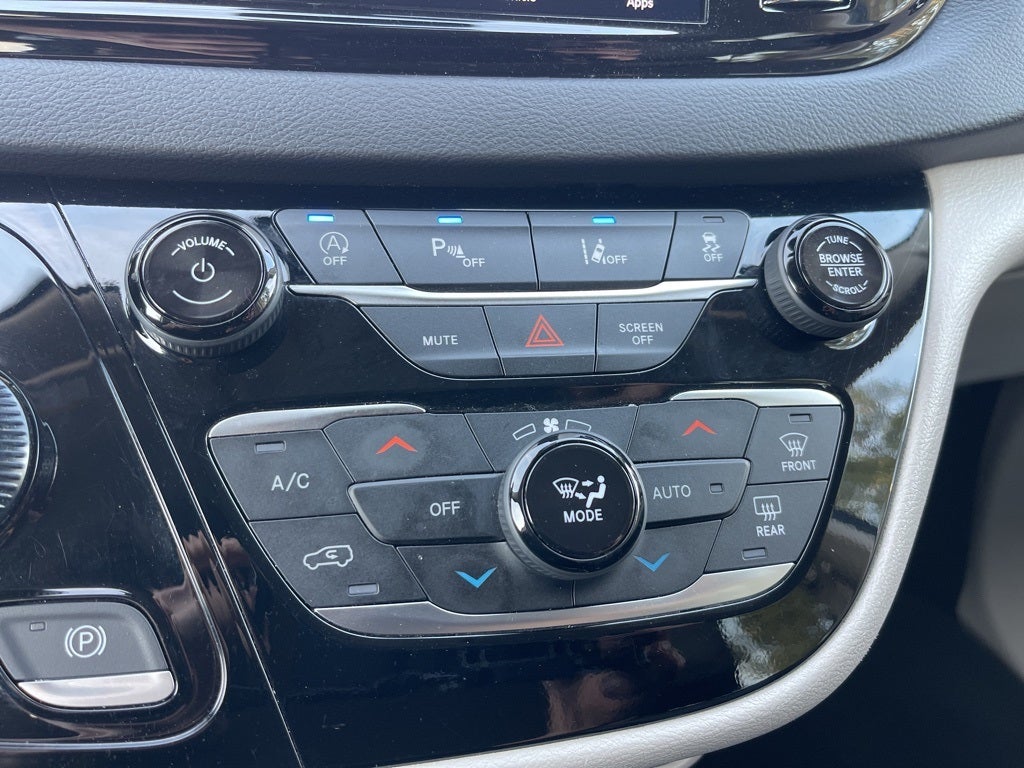 2024 Chrysler Pacifica Touring L Pohanka Certified 10YR 100K