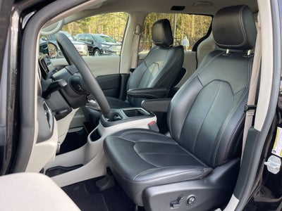 2024 Chrysler Pacifica Touring L Pohanka Certified 10YR 100K