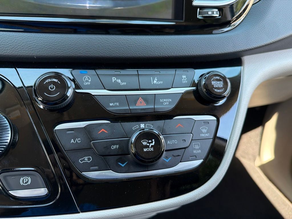 2023 Chrysler Pacifica Touring L Ethos 12/12 Cert