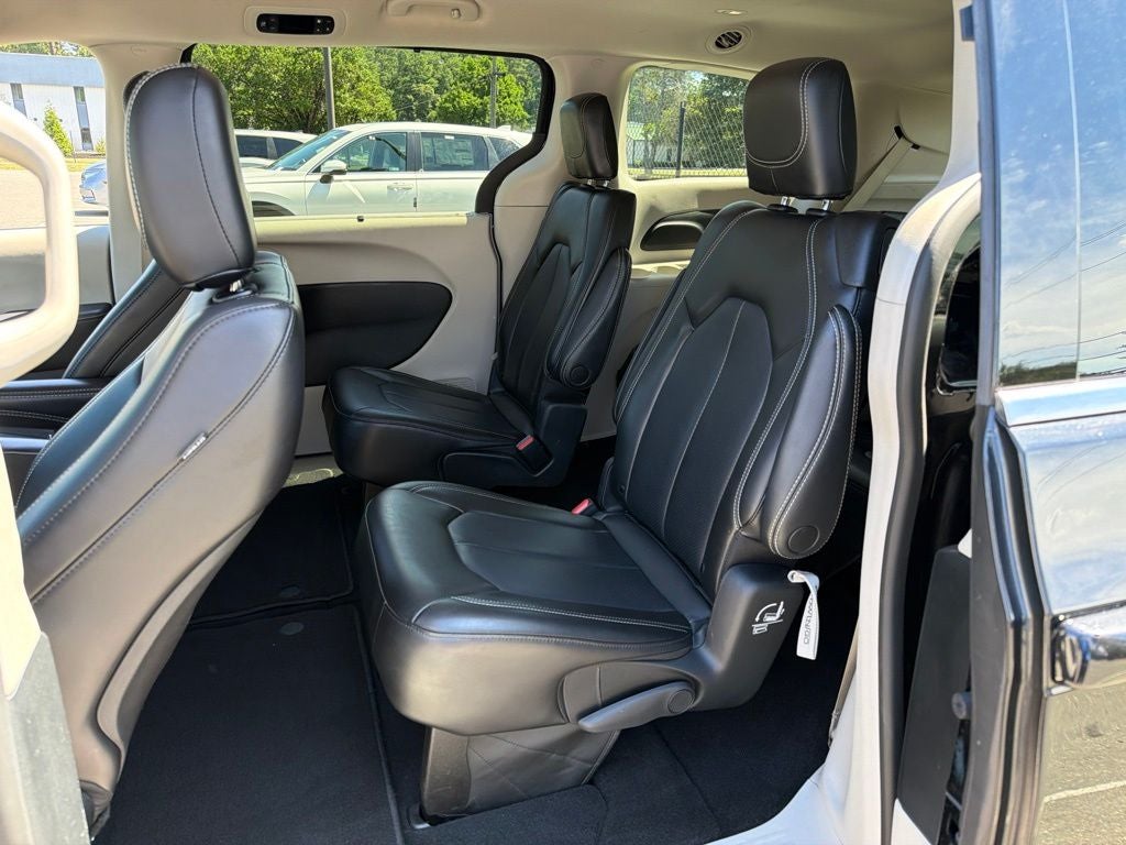 2023 Chrysler Pacifica Touring L Ethos 12/12 Cert