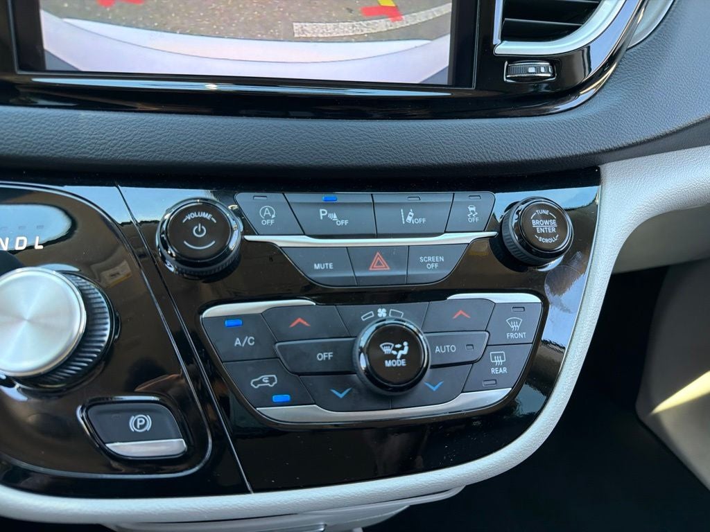 2024 Chrysler Pacifica Touring L Ethos 12/12 Cert