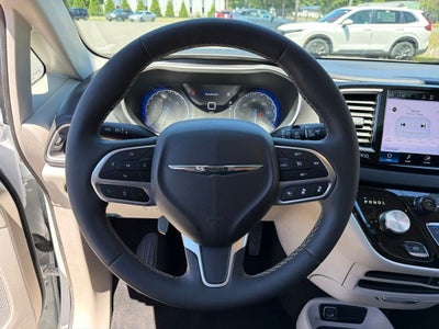 2024 Chrysler Pacifica Touring L Ethos 12/12 Cert