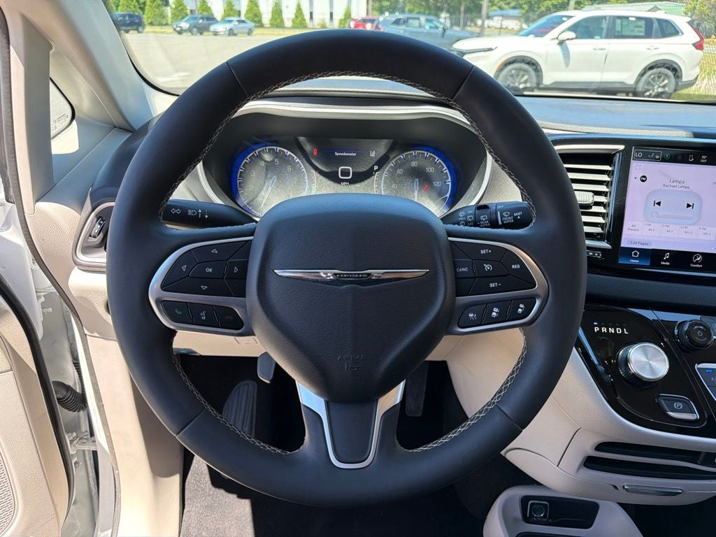 2024 Chrysler Pacifica Touring L Ethos 12/12 Cert