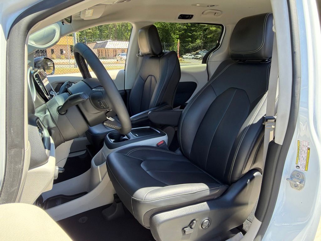 2024 Chrysler Pacifica Touring L Ethos 12/12 Cert