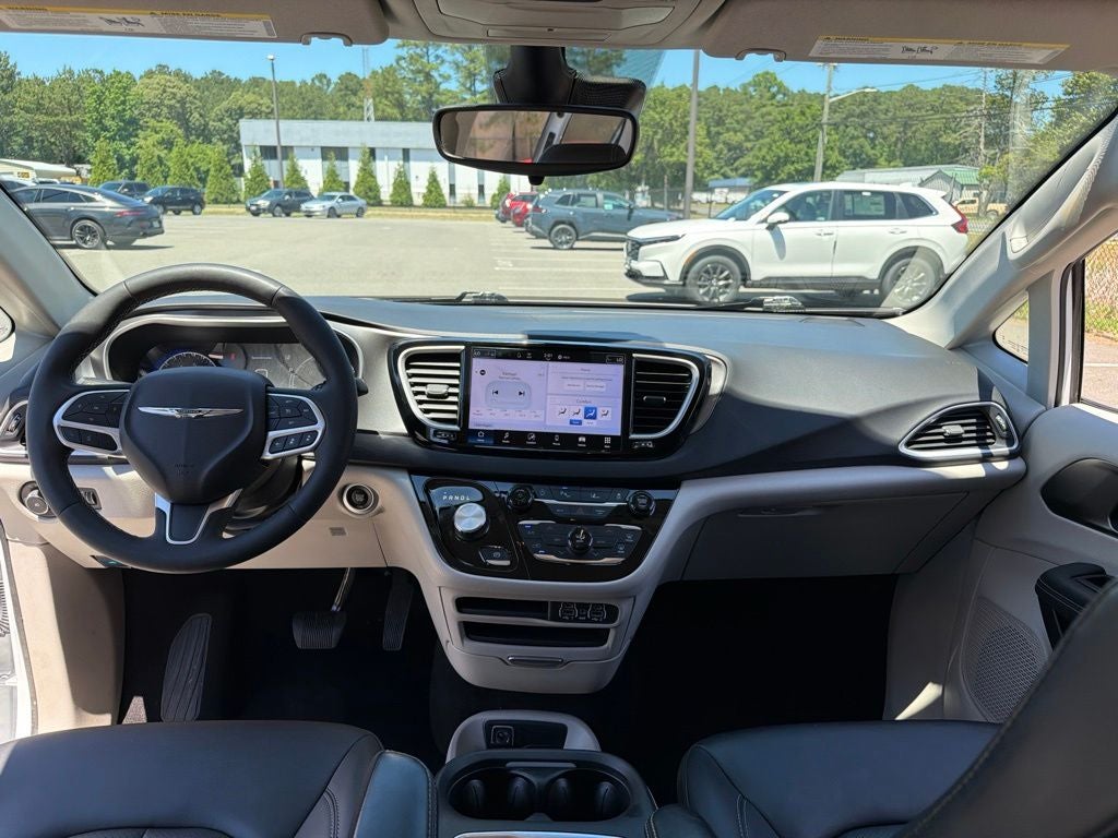 2024 Chrysler Pacifica Touring L Ethos 12/12 Cert