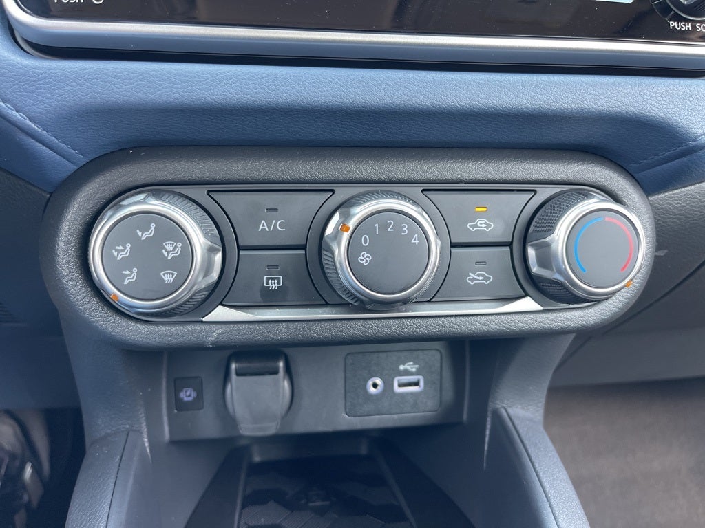 2025 Nissan Versa 1.6 SV Nissan Certified