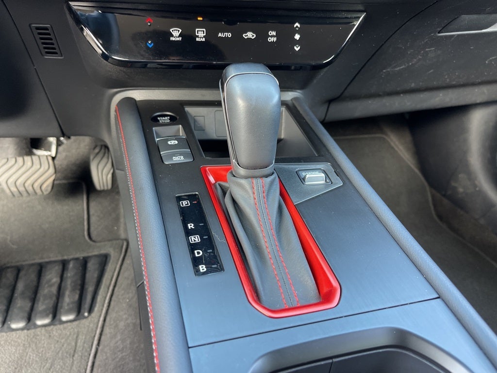 2025 Nissan Kicks SR NISSAN CERTIFIED