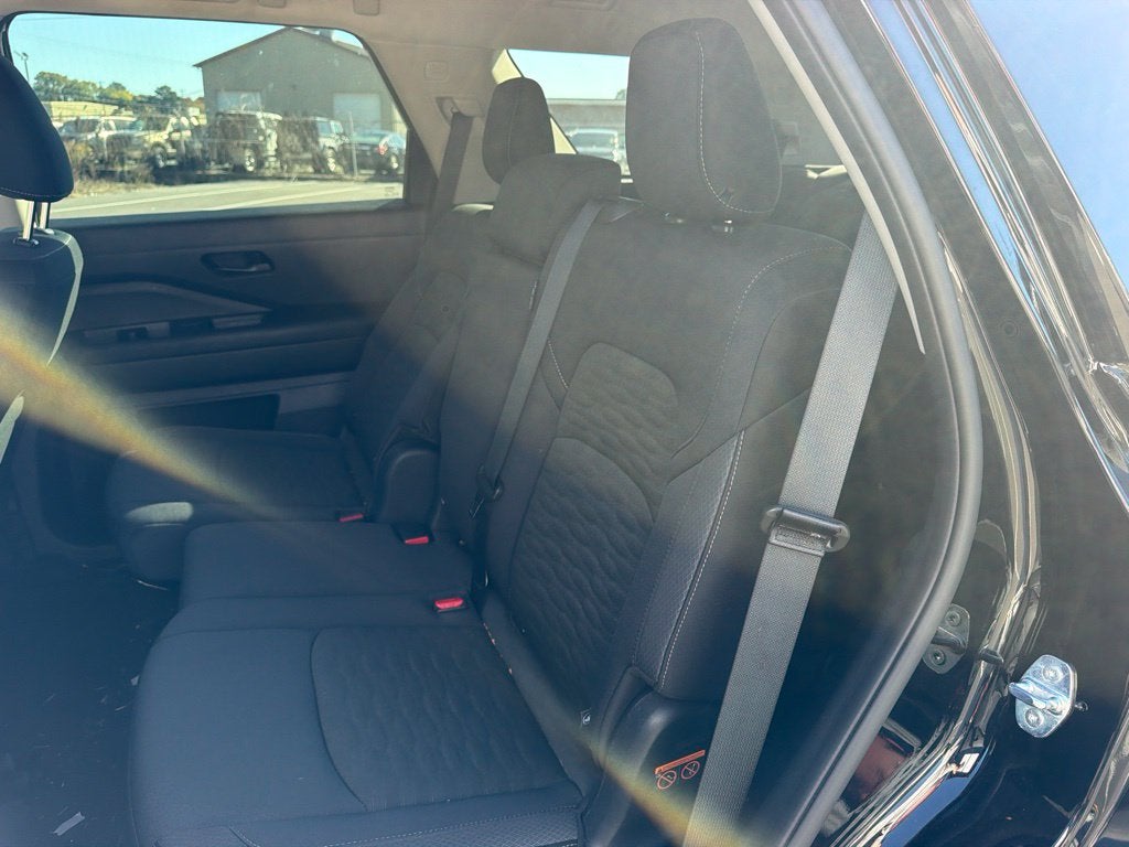 2025 Nissan Pathfinder S
