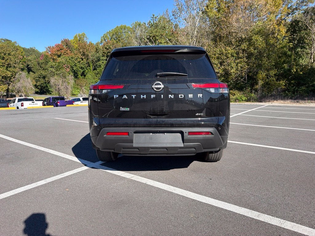 2025 Nissan Pathfinder S