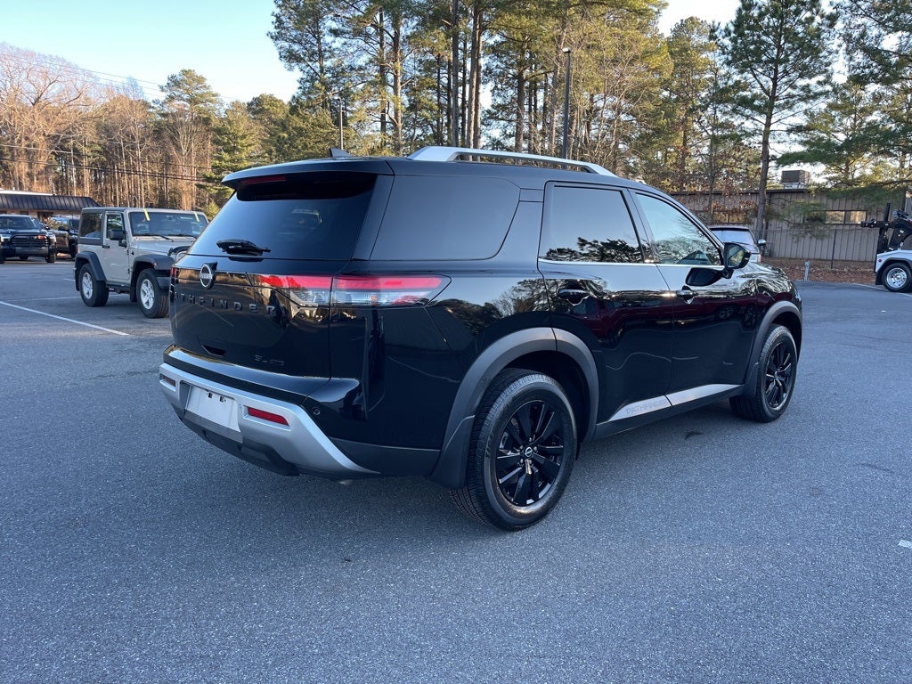 2023 Nissan Pathfinder SL
