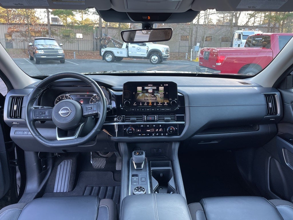 2023 Nissan Pathfinder SL