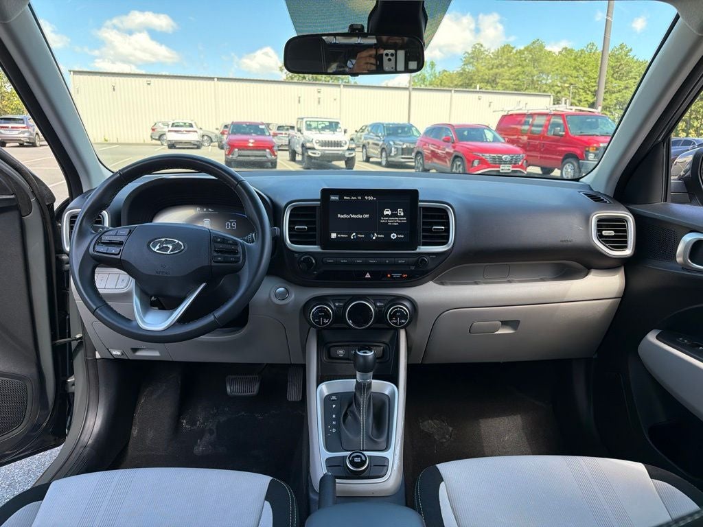 2025 Hyundai Venue SEL Ethos Bal of Fact + 12/12 Cert
