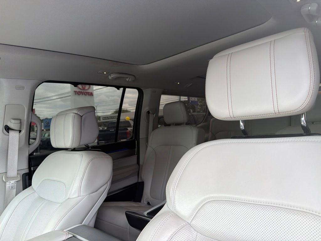 2023 Jeep Grand Wagoneer Base