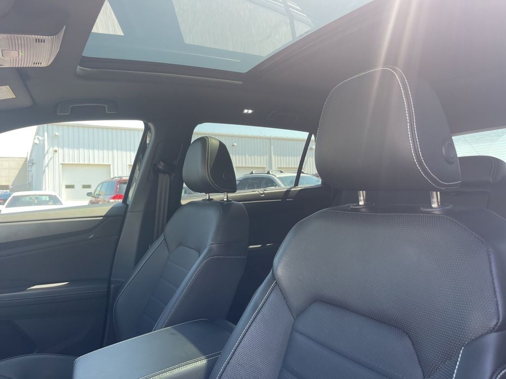 2025 Volkswagen Atlas Cross Sport 2.0T SEL R-Line Black