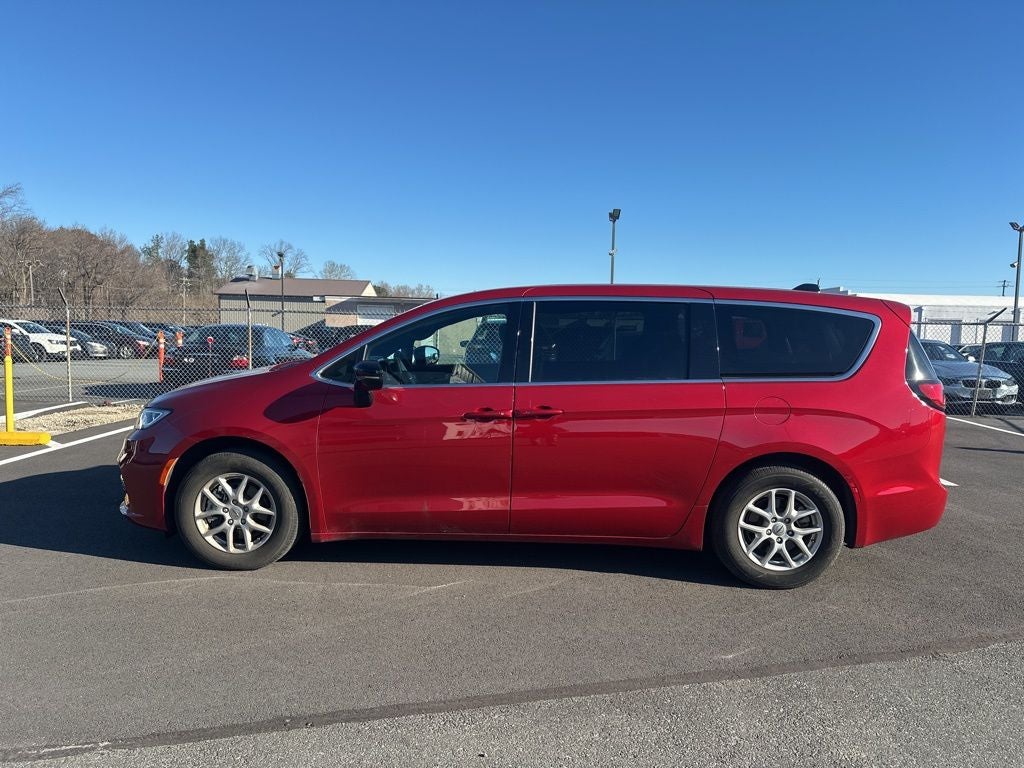 2025 Chrysler Pacifica Select