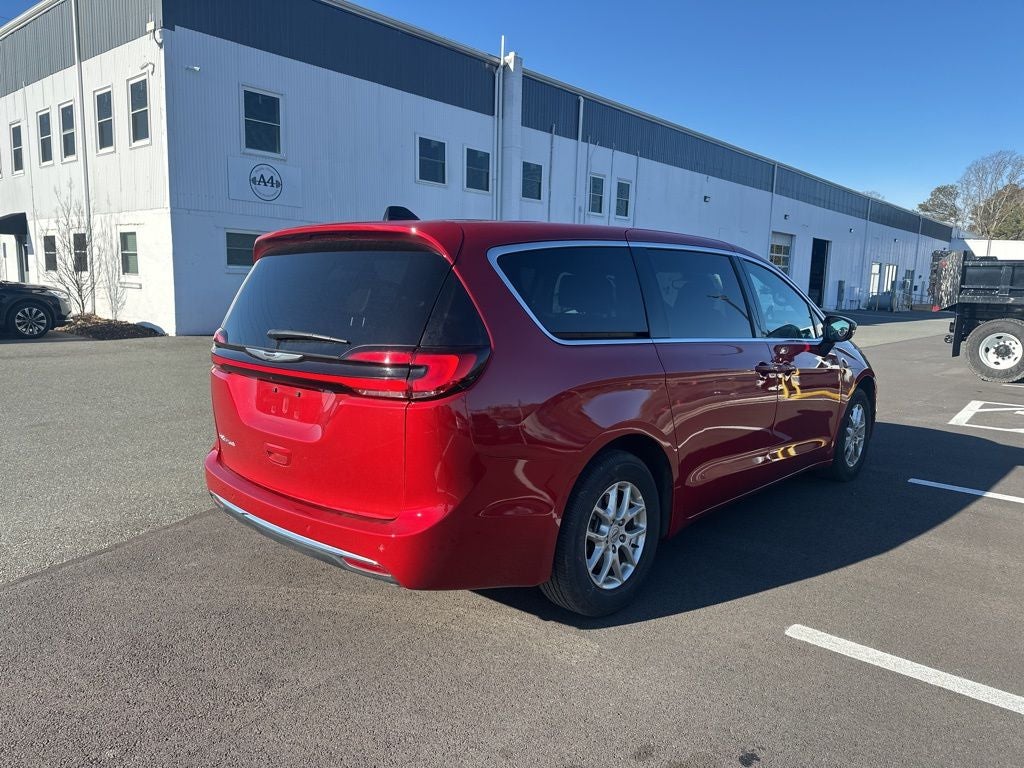 2025 Chrysler Pacifica Select