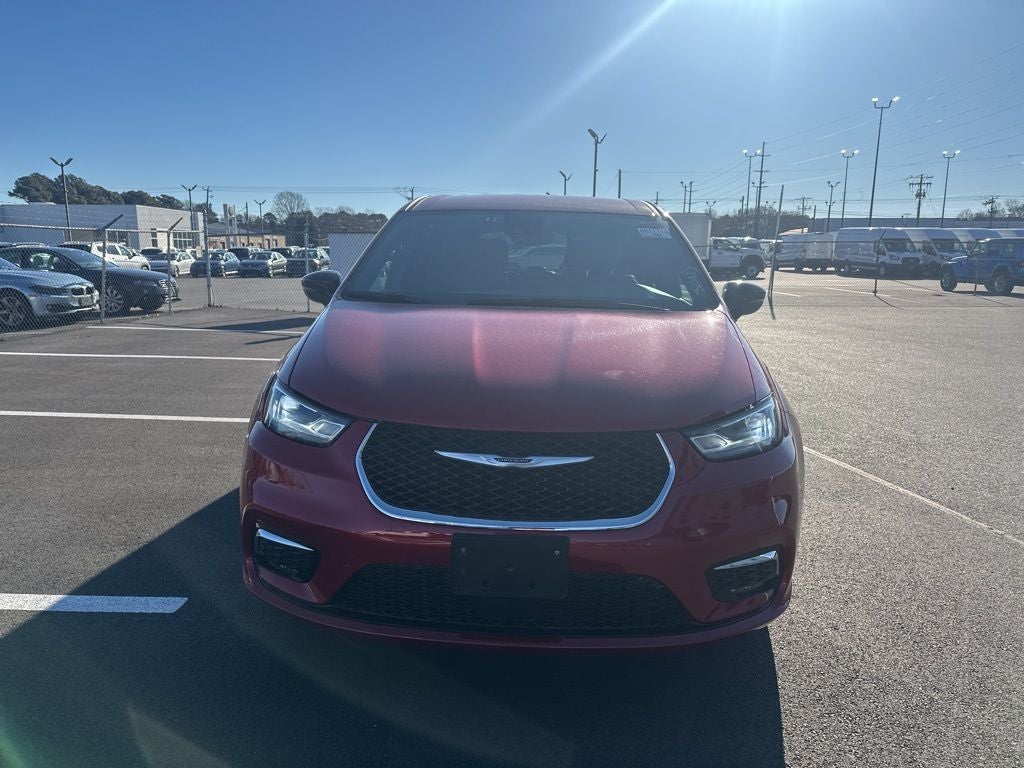 2025 Chrysler Pacifica Select