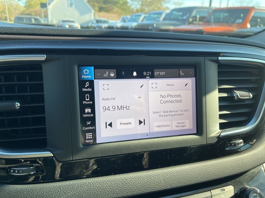 2022 Chrysler Voyager LX