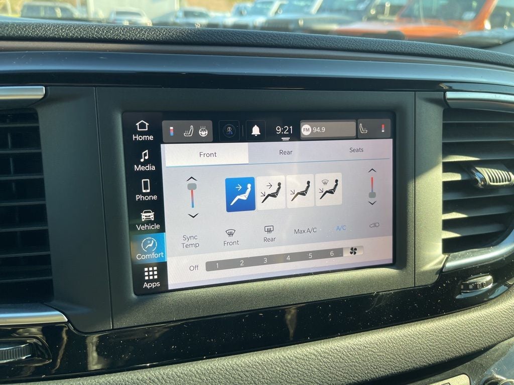 2022 Chrysler Voyager LX