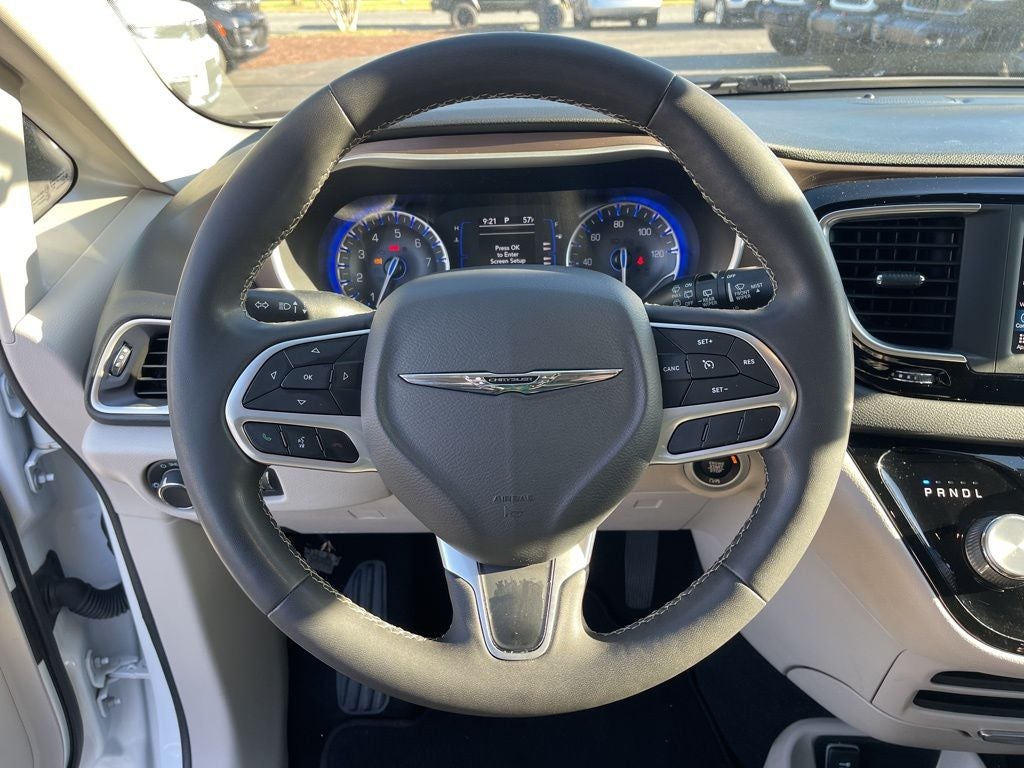 2022 Chrysler Voyager LX