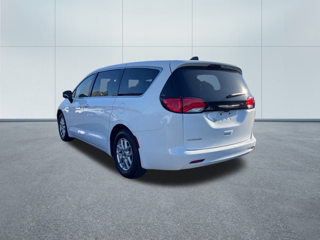 2022 Chrysler Voyager LX