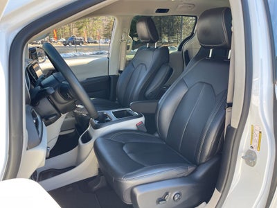 2024 Chrysler Pacifica Hybrid Select