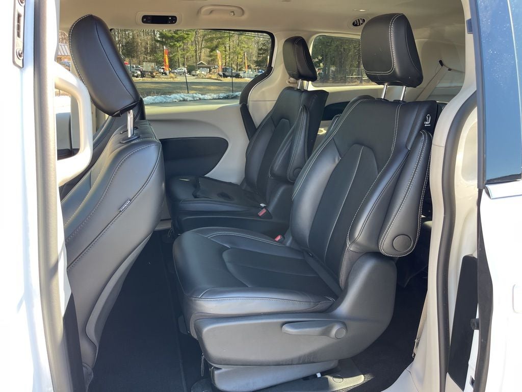 2024 Chrysler Pacifica Hybrid Select