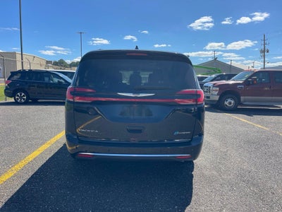 2024 Chrysler Pacifica Hybrid Select