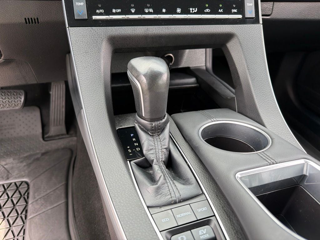 2021 Toyota Avalon Hybrid XLE Plus