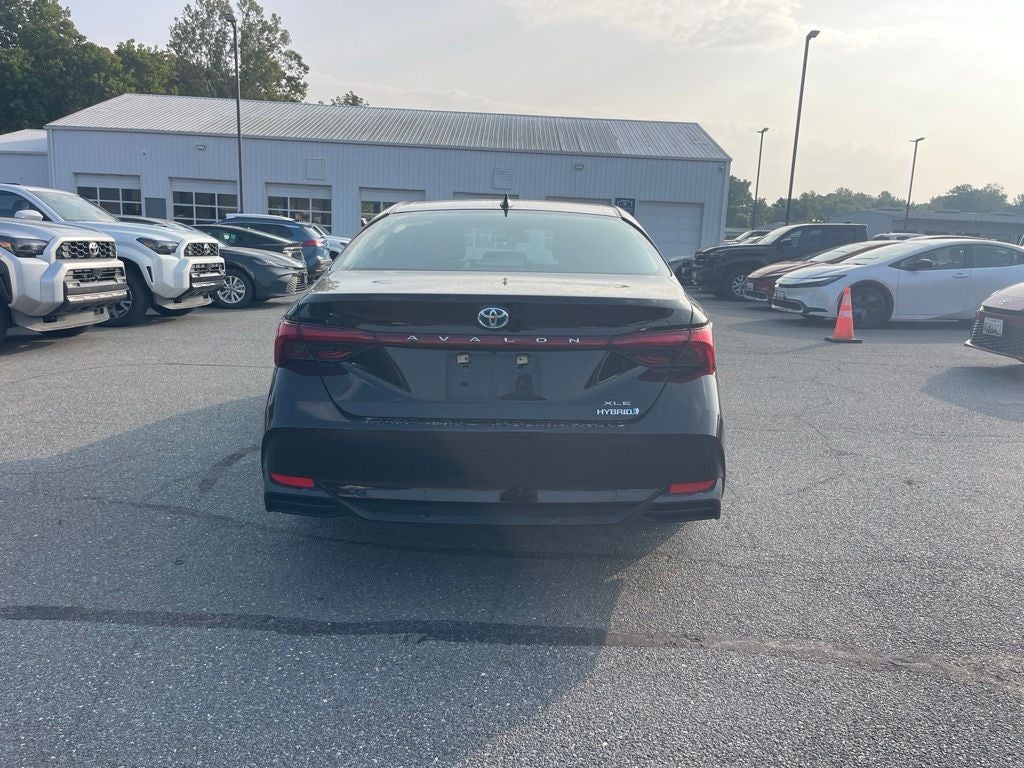 2021 Toyota Avalon Hybrid XLE Plus