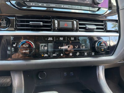 2025 Nissan Pathfinder SV
