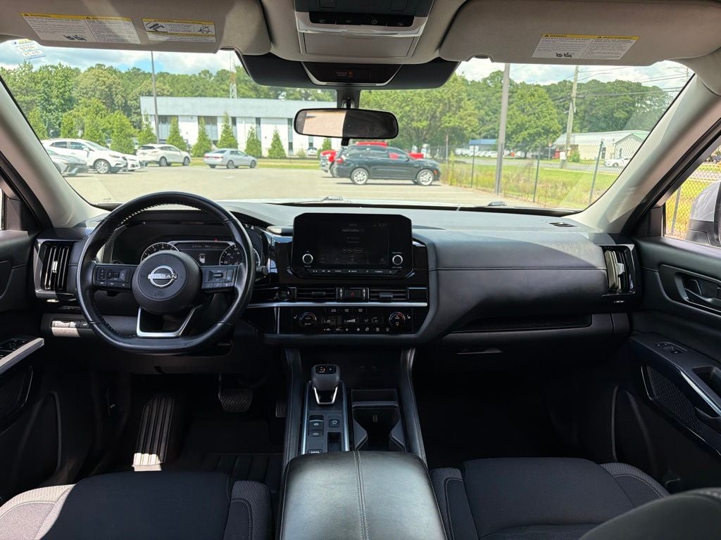 2025 Nissan Pathfinder SV