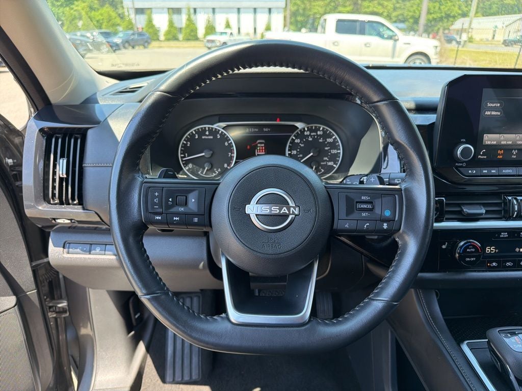2024 Nissan Pathfinder SV