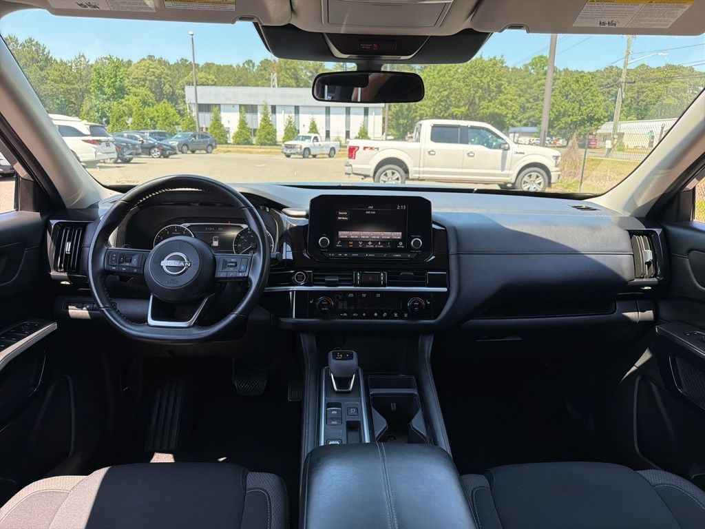 2024 Nissan Pathfinder SV