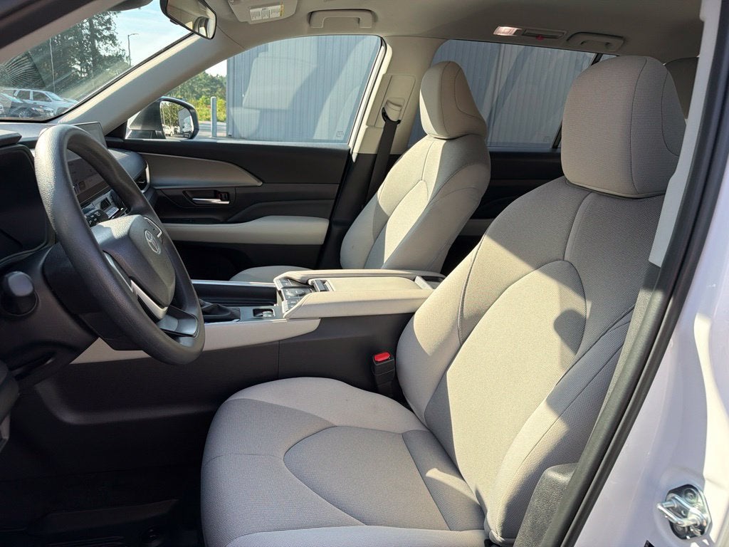 2025 Toyota Grand Highlander LE