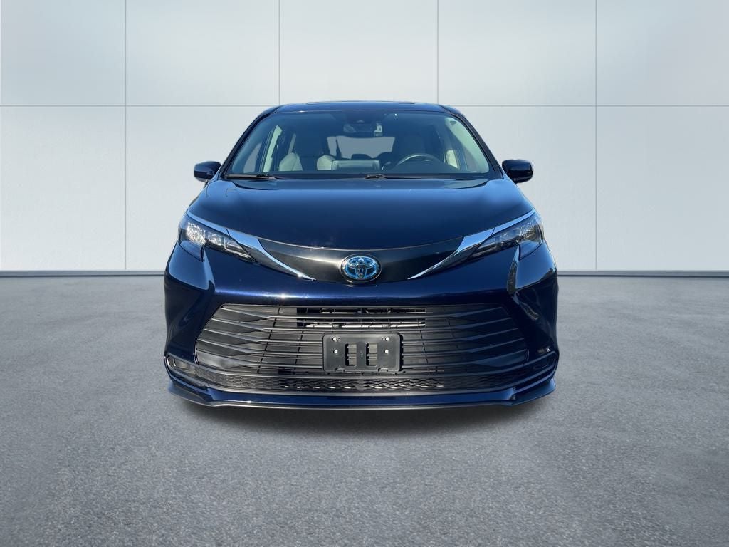 2024 Toyota Sienna LE 8 Passenger