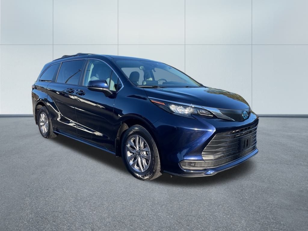 2024 Toyota Sienna LE 8 Passenger