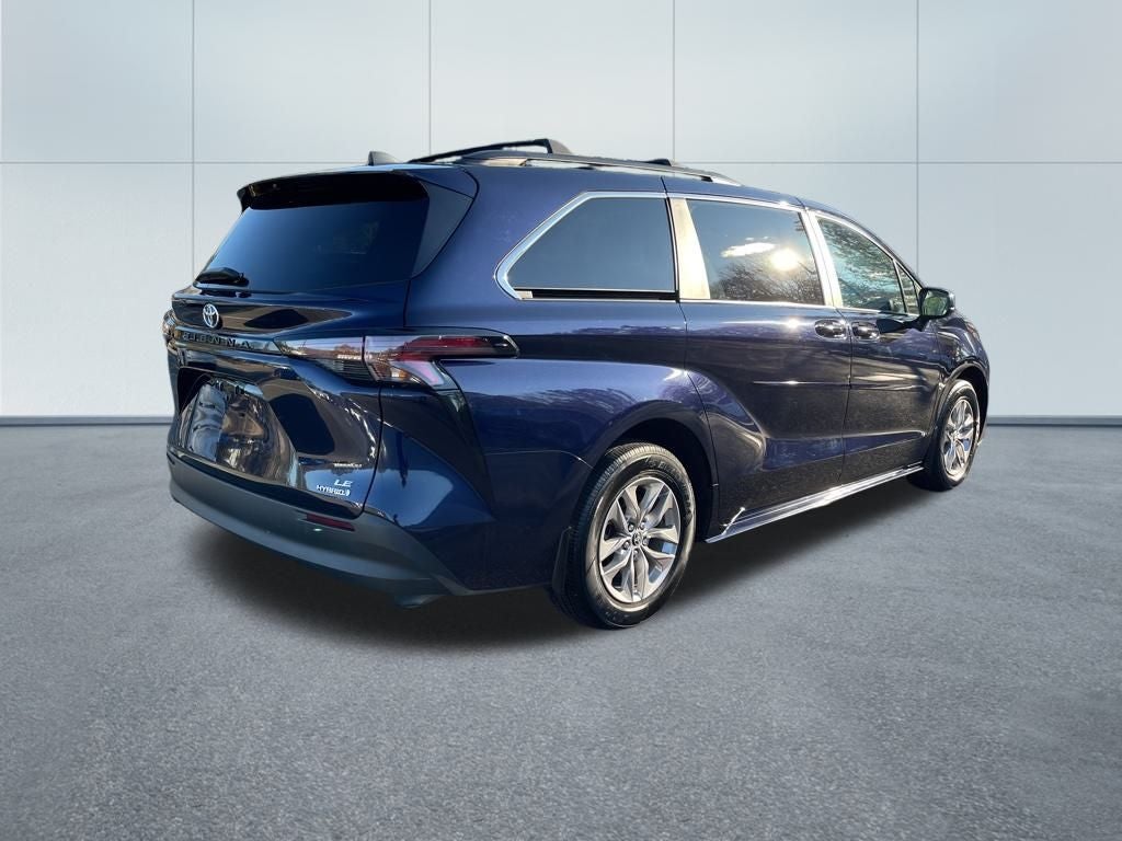 2024 Toyota Sienna LE 8 Passenger