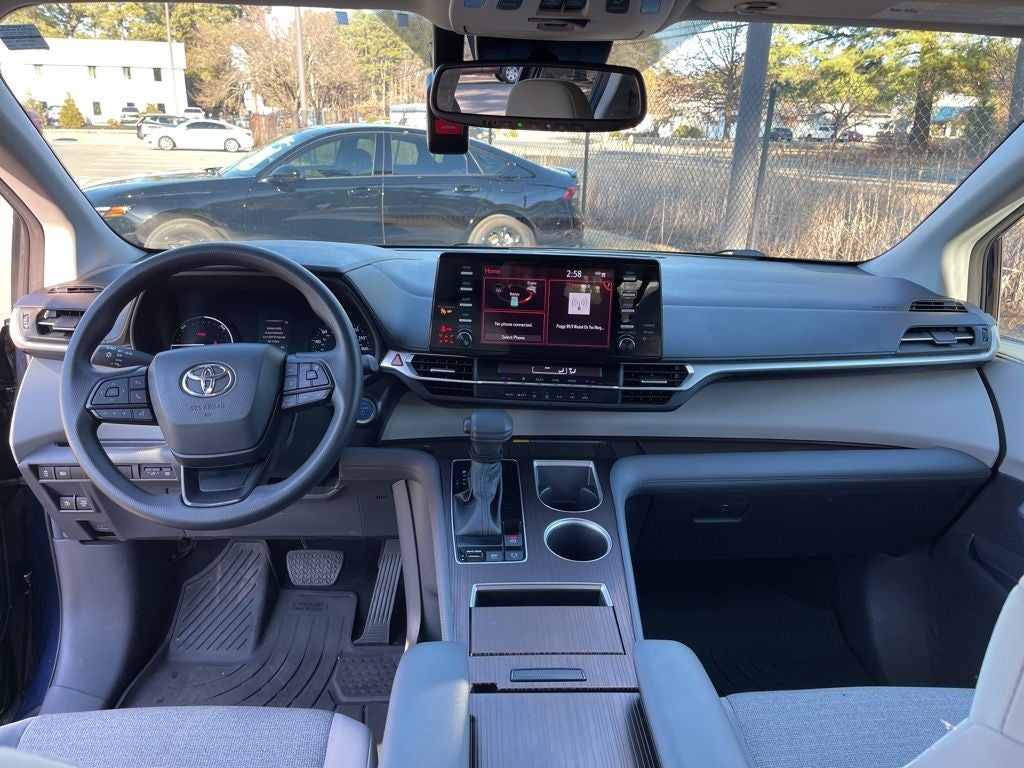 2024 Toyota Sienna LE 8 Passenger