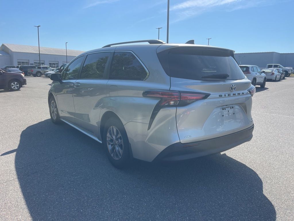 2021 Toyota Sienna LE 8 Passenger