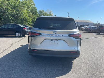 2021 Toyota Sienna LE 8 Passenger