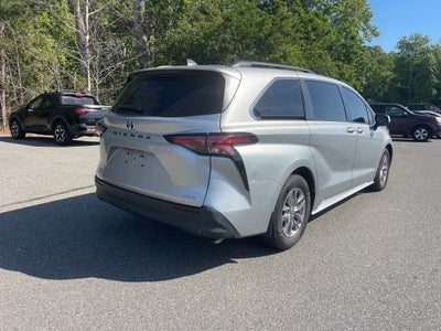 2021 Toyota Sienna LE 8 Passenger