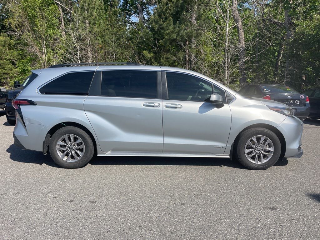 2021 Toyota Sienna LE 8 Passenger
