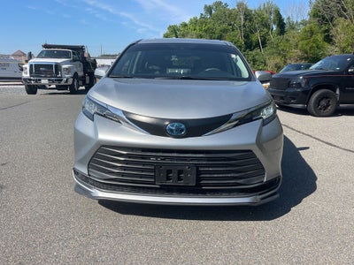2021 Toyota Sienna LE 8 Passenger