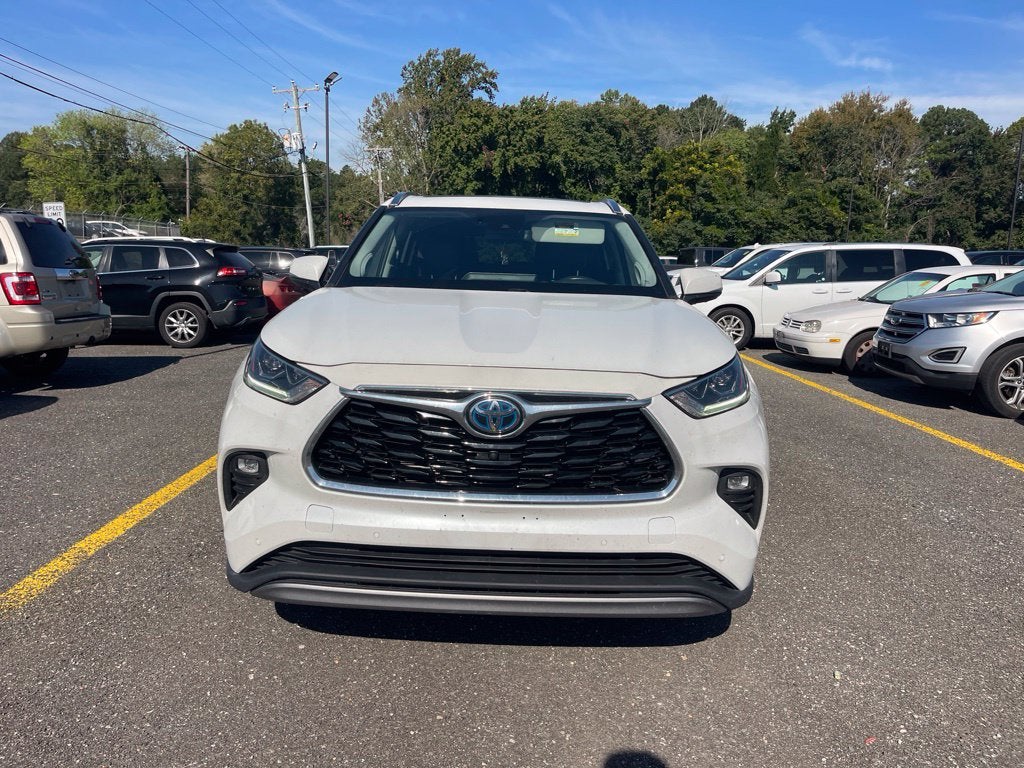 2022 Toyota Highlander Hybrid Platinum