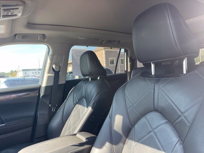 2022 Toyota Highlander Hybrid Platinum