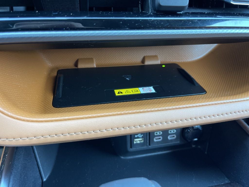 2023 Toyota Highlander Hybrid Platinum