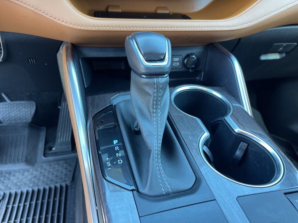 2023 Toyota Highlander Hybrid Platinum
